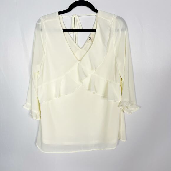New Entro Medium M Cream Win You Over Blouse Top Ruffle VNeck Short Sleeve - Picture 1 of 8